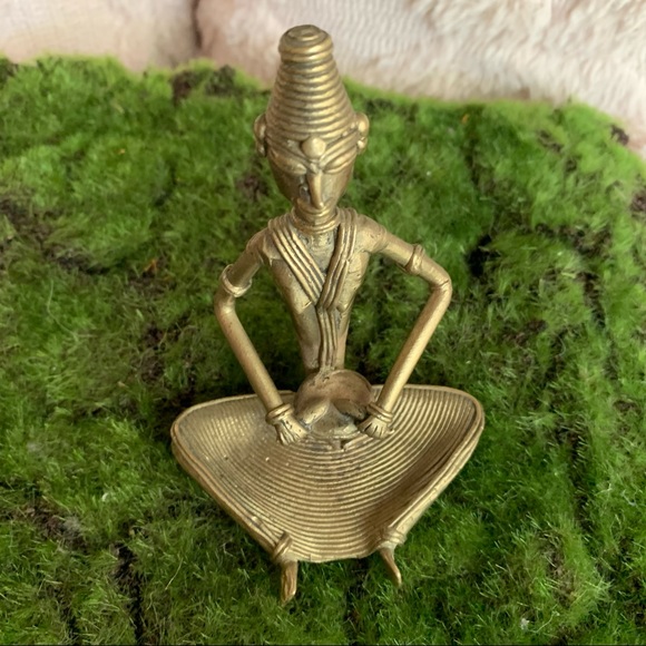 Dhokra brass color sitting lady musician tribal drummer figure table accent - Picture 5 of 15